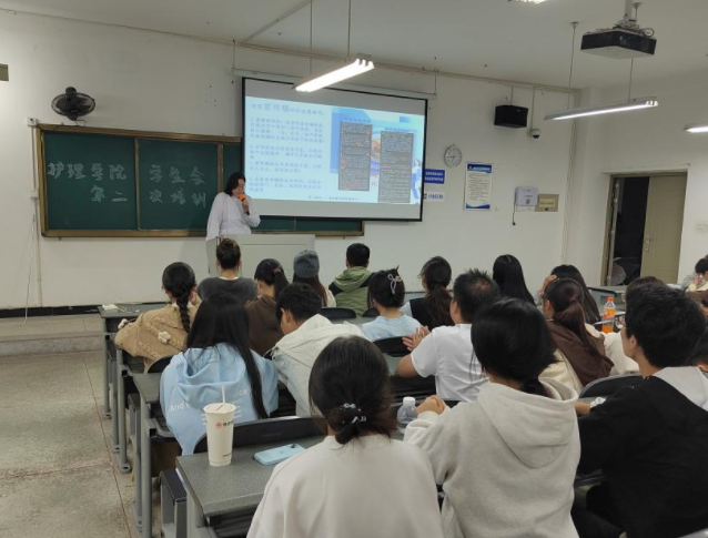 一手抓核心素质既让学生有接